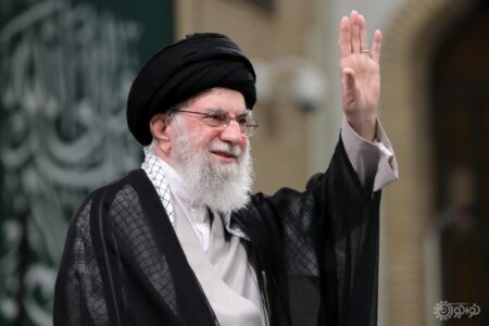 رهبر انقلاب: آمریکایی‌ها بدانند هرگونه ورود نظامی آن ها بدون تردید با صدمه جبران‌ناپذیر همراه خواهد بود