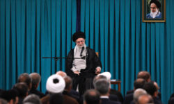 رهبر انقلاب خطاب به نمایندگان: مراقب باشید در فهم انقلابیگری دچار خطا نشوید | طرح اختلافات به شکل دعوا و یقهگیری زیانبارتر از هر زمانی است