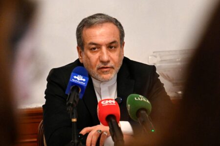 عراقچی: هرگز به سمت غنی سازی ۹۰ درصد نمی‌رویم؛ یک بار تا ۶۰ درصد رفتیم که پس از خرابکاری در تأسیسات هسته‌ای بود