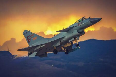 ایران دشمن اف ۳۵ را تحویل گرفت؟ | ادعای بریکس نیوز درباره اولین جنگنده جی ۱۰ چین که تحویل ایران شد