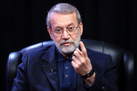 لاریجانی: پیام هایی از آمریکا برای بازگشت به مذاکره دریافت کردیم/ ترامپ می گوید تسلیم شوید یا وارد جنگ شوید