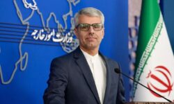 بقایی صدراعظم آلمان را به باد انتقاد گرفت