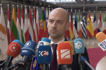 وزیر خارجه فرانسه: اگر تا پایان ماه اوت (ماه آینده میلادی) پیشرفت ملموسی در زمینه توافق هسته‌ای ایران حاصل نشود، «مکانیسم ماشه» را فعال می‌کنیم