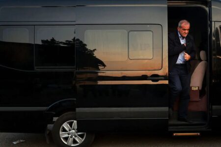 فروش بنزین مخلوط با آب به پزشکیان | ۳ خودروی حامل رئیس جمهور و همراهانش در راه ماندند | ماجرای جالب کلاهبرداری یک پمپ بنزین از تیم ریاست جمهوری