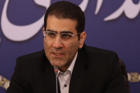 باید با جهاد تبیین و روشنگری با دشمن مقابله کنیم