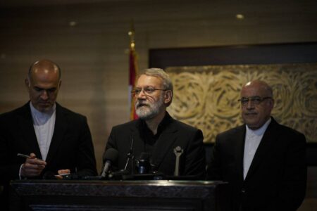 لاریجانی: مقاومت به قلب‌ها حکومت می‌کند و با صدور بخش‌نامه‌ از بین نمی‌رود