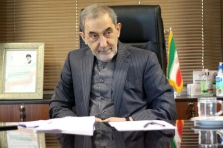 توییت ولایتی با هشتگ «آلاسکا» و «مردهزارچهره»: ملت ایران هیچ‌گاه اجازه معامله بر سر امنیت ملی‌شان را نخواهند داد