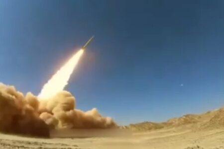 موشک ایرانی که می‌تواند از هر سپری عبور کند | ۱۲۰۰ کیلومتر با خطای کمتر از یک متر | این نقطه زن ایرانی هنوز در جنگ استفاده نشده است