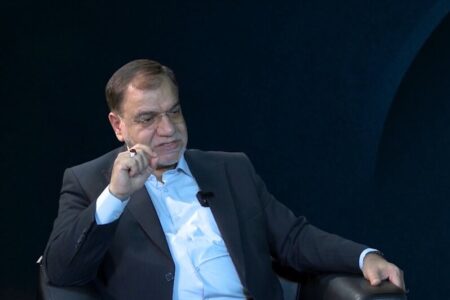 ناگفته‌های مهم از مدیریت جنگ توسط رهبر انقلاب؛ روایت عضو دفتر رهبری | تهدید رهبری رجز نبود…| سرود فتح تهران را آماده کرده بودند