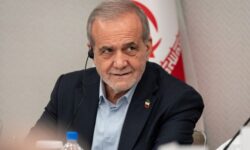 پزشکیان: عراقچی در طول مجمع عمومی سازمان ملل با ویتکاف تماس‌هایی داشته است / اگر ترامپ تحریم‌ها را بردارد، با او گفت‌و‌گو خواهم کرد