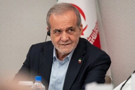 پزشکیان: عراقچی در طول مجمع عمومی سازمان ملل با ویتکاف تماس‌هایی داشته است / اگر ترامپ تحریم‌ها را بردارد، با او گفت‌و‌گو خواهم کرد