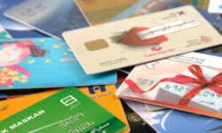 پشت پرده توزیع ۲۸۰۰ کارت هدیه بین مسئولین/ هدیه ای معادل ۸۷ سال حقوق یک کارگر!