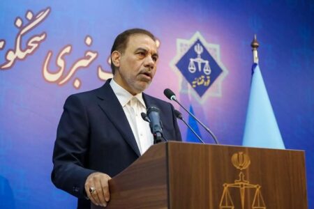 ساداتی‌نژاد و فاطمی‌امین ممنوع‌الخروج هستند | آخرین اقدامات برای آزادی خانم اسفندیاری | عفو یا تخفیف مجازات ۷۰هزار نفر؛ محکومان امنیتی هم عفو می شوند؟