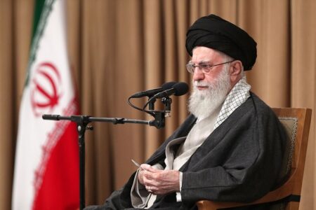 رهبر انقلاب: مذاکرات با آمریکا نه تنها سودی ندارد بلکه در شرایط فعلی ضرر‌هایی هم برای کشور دارد