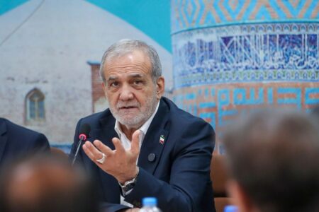 پزشکیان: روی طلا خوابیده‌ایم اما گرسنه‌ایم؛ مقصر ما مدیران، مسئولان، سیاستمداران و قانونگذران هستیم نه آمریکا