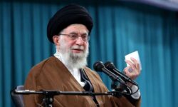 رهبر معظم انقلاب: رئیس‌جمهور آمریکا افتخار می‌کند که صنعت هسته‌ای ایران را از بین برده‌ایم؛ خیلی خوب، به همین خیال باش