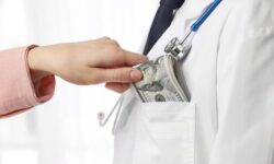 دومین اخطار قوه قضاییه به وزارت بهداشت: زیرمیزیبگیرها را به تعزیرات معرفی کنید