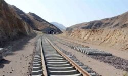 استاندار بوشهر خواستار بررسی راهکارهای تأمین مالی راهآهن شیراز – بوشهر شد