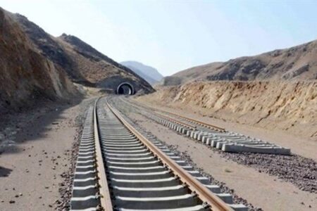 استاندار بوشهر خواستار بررسی راهکار‌های تأمین مالی راه‌آهن شیراز – بوشهر شد