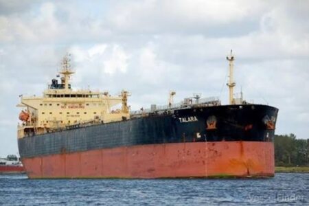 یک مقام پنتاگون: نفتکش «تالارا» توسط قایق‌های ایرانی متوقف شد / نیروهای ایرانی سوار کشتی شدند و آن را مجبور به تغییر مسیر کردند