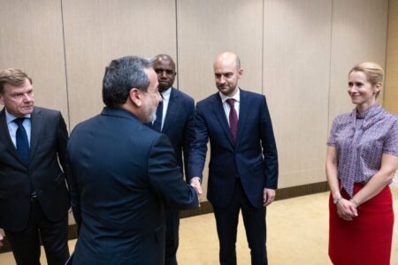 پاریس: دیدار وزرای خارجه ایران و فرانسه در روز چهارشنبه / یکی از محور‌های اصلی گفت‌و‌گو‌ها در این نشست، برنامه هسته‌ای تهران است