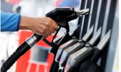 آقای پزشکیان چرا روی قیمت بنزین قفل کرده اید؟/ خودروهای فرسوده را جمع کنید، بنزین را هم گران نکنید