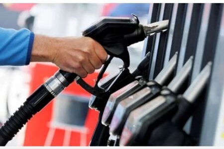 آقای پزشکیان چرا روی قیمت بنزین قفل کرده اید؟/ خودروهای فرسوده را جمع کنید، بنزین را هم گران نکنید