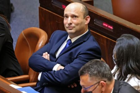 بنت، نخست وزیر پیشین اسرائیل تایید کرد که هکرهای ایرانی به حساب تلگرام او دسترسی پیدا کردهاند