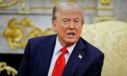 ادعای ترامپ: اگر تهران به برنامه موشکی‌اش ادامه دهد، من از حمله به ایران حمایت می‌کنم / اگر به برنامه هسته‌ای‌اش ادامه دهد، حمله باید فوری باشد