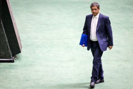 همتی: در روز‌های آینده، مردم بازگشت ثبات به اقتصاد کشور را خواهند دید / از مجلس مشورت می‌گیرم