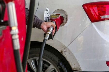 سخنگوی دولت: افزایش قیمت بنزین به ۵ هزار تومان در کارت جایگاه، از بامداد شنبه ۲۲ آذر