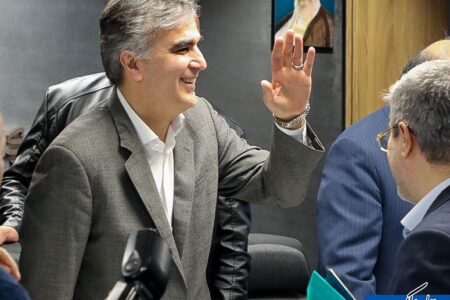 فرزین در آستانه خروج از بانک مرکزی/ چه کسی بانک مرکزی را تحویل می‌گیرد؟