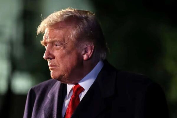 ادعای سیانان: ترامپ همچنان در حال بررسی گزینههای خود است؛ هیچ نشانهای از اتخاذ تصمیم نهایی درباره ایران وجود ندارد