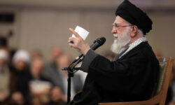 تحلیل مهم رهبر انقلاب از حوادث اخیر | ما بازار را خوب می‌شناسیم | بازاری وقتی می گوید نمی‌توانم کاسبی کنم، راست می گوید | اغتشاش مطلقا قابل قبول نیست