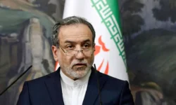 عراقچی: با هیئت آمریکایی دست دادیم/ تغییر محل مذاکرات با واشنگتن در دور دوم محتمل است/ آماده‌ایم درصد غنی‌سازی را کاهش دهیم