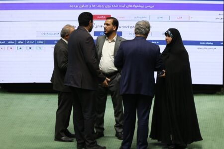 تصویب افزایش ۲۱ تا ۴۳ درصدی حقوق کارکنان در سال آینده / قالیباف: همه حقوق‌ها حداقل ۳۲ درصد افزایش می‌یابد
