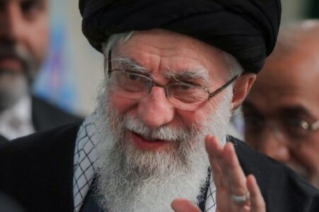 رهبر انقلاب به شهادت رسیدند
