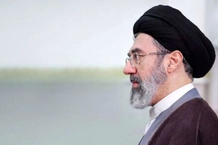 پیام آیت‌الله سیدمجتبی حسینی خامنه‌ای، فرمانده کل قوا، به مناسبت روز ارتش/ همانطور که پهپادهای ارتش صاعقه‌وار بر جانیان امریکایی و صهیونی وارد می‌آید، نیروی دریایی دلاورش آماده است تا تلخی شکست‌های جدیدی را به کام دشمنان بچشاند