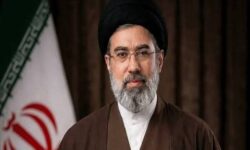 پیام رهبر انقلاب؛ امضای رئیس‌جمهور آمریکا فاقد اعتبار است | ملّت ایران درس‌های فراموش‌نشدنی برای او دارد | دشمن نباید هیچ علامت ضعفی از ما دریافت کند