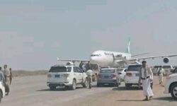 در پی بمباران فرودگاه صنعا توسط عربستان، هواپیمای ایرانی در غرب یمن فرود آمد | یمن: این حمله اعلام جنگ است