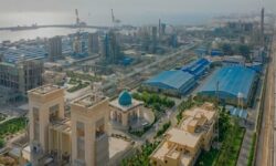 بازدید معاون اجرایی رئیس‌جمهور و وزیر نیرو از پتروشیمی در عسلویه